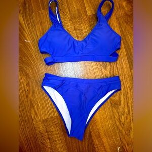 Women’s bathing suit size large